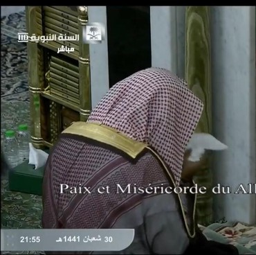 Tangisan Pilu Imam Masjid Madinah Tarawih Pertama Saat Pandemi Corona