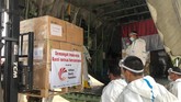 Pesawat Hercules TNI AU Pembawa Bantuan APD Peswat Hercules milik TNI AU yang membawa bantuan APD.