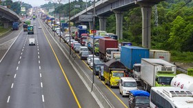 Macet Libur Panjang, Tol Japek Terapkan Contraflow
