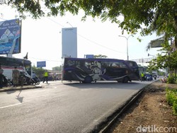 Bus AKAP Disuruh Putar Balik di Perbatasan Bekasi-Karawang