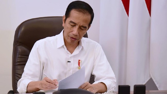 Presiden Joko Widodo menunda pembahasan RUU Omnibus Law Ciptaker, Jumat (24/4).