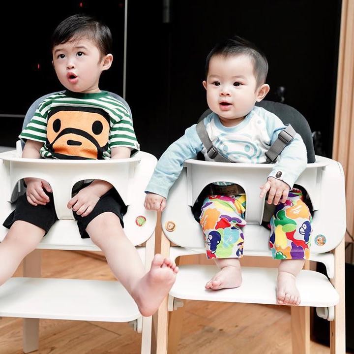 <p>Baik Raphael dan Mikhael memiliki wajah yang mempesona, seperti Ayah dan Bundanya. Setuju enggak Bun? (Foto: Instagram @raphaelmoeis)</p>