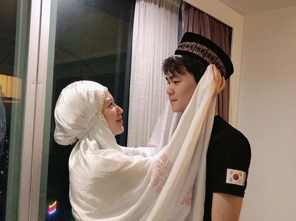 5 Potret Hangat Selebgram Korea Ayana Moon dan Sang Adik yang Mualaf