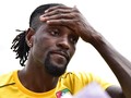 Ogah Beramal untuk Corona, Adebayor Malah Pamer Mobil Mewah
