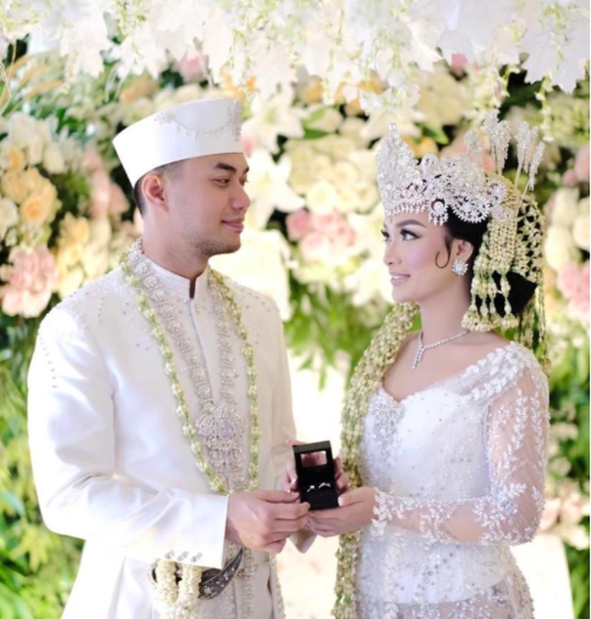 Zaskia Gotik dan Sirajuddin Mahmud