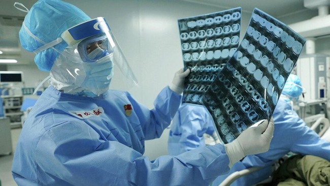 Seorang pakar kesehatan China menyebut vaksin virus Corona mungkin bisa tersedia untuk penggunaan darurat mulai September dan untuk publik mulai awal tahun depan.