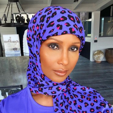 Jalani Puasa, Supermodel Iman Tampil Berhijab
