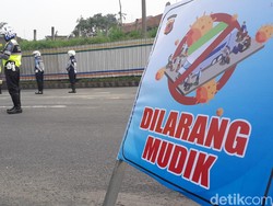 Jaga Ketat Exit Tol Cileunyi, Polisi Halau Mobil Pemudik