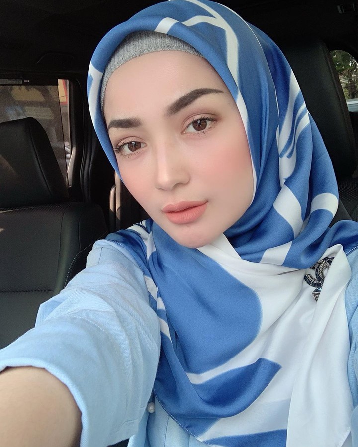 7 Foto Artis Cantik Imel Mantan Istri Pengusaha Yang Persunting Zaskia 