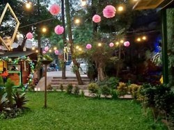 Asiknya Nongkrong di Rumah Pinus Cimahi