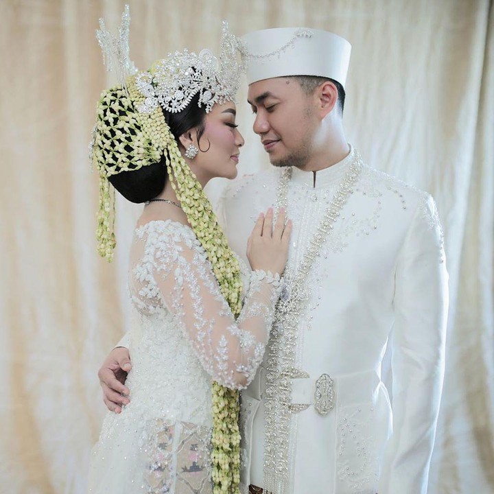 <p>Zaskia 'Gotik' telah menikah siri dengan seorang pengusaha Kalimantan Timur Sirajuddin Mahmud di Cikarang pada 22 April 2020. (Foto: Instagram @mozawahyu)</p>
