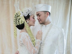 Foto Pernikahan Zaskia Gotik dan Sirajuddin Pakai Masker