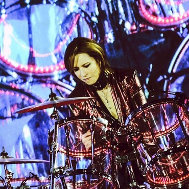 Musisi Yoshiki Sumbang Tenaga Medis Rp1,4 M & Ingatkan di Rumah Saja Saat Corona