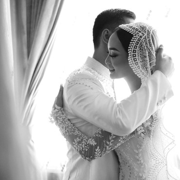 Inikah Sosok Mak Comblang Zaskia Gotik dan Suami Tajir nan Makmur?