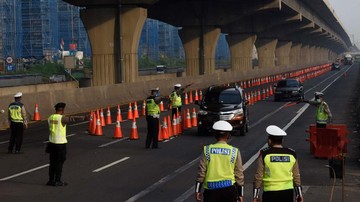 Pemerintah akan menjatuhkan sanksi kepada masyarakat yang nekat pulang kampung dengan mobil saat larangan mudik berlaku  6-17 Mei mendatang. Berikut rinciannya.