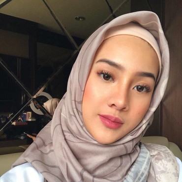 Pakai Hijab di Ramadhan, Anya Geraldine Disebut Mirip Dian Sastro