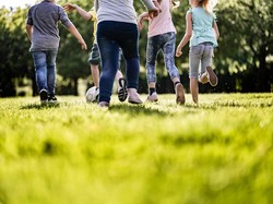 Orang Tua Wajib Tahu Cara Hadapi Sindrom Anak Tengah Atau Middle Child Syndrome
