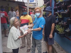 Bantuan 20 Ton Beras Disalurkan untuk Warga Bojongloa Kidul Bandung