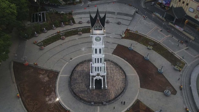 Pesohor David Chalik yang mendampingi Wakil Wali Kota petahana sejauh ini berdasarkan Sirekap KPU berada paling buncit dari tiga Paslon Pilkada Bukittinggi.