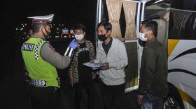 Travel Gelap Bawa Pemudik ke Jateng Diamankan di Bekasi