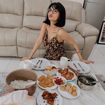 Hamil Tua, Vanessa Angel Tetap Aktif Unggah Foto Seksi