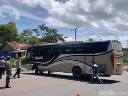Saat Bus Bawa 30 Pemudik Dipaksa Putar Balik di Pacitan