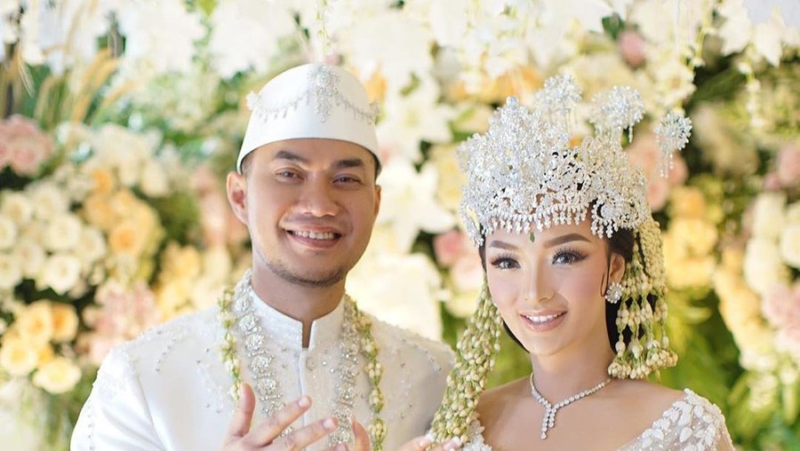 Zaskia Gotik menikah siri dengan Sirajuddin Mahmud.