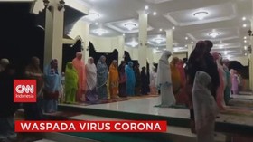 VIDEO: Nekat Tarawih Berjamaah di Masjid