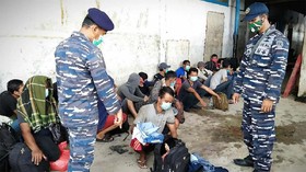 TNI AL Gagalkan Upaya Pengiriman 17 Calon TKI Ilegal di Perairan Batam