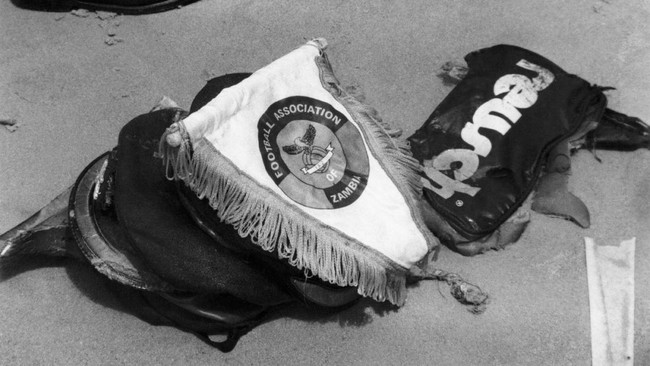 A file photo taken on April 28, 1993 shows the emblem of the national Zambian football team and some belongings of players found by Gabonese divers at sea after a plane carrying the team crashed on April 27 shortly after takeoff from Libreville. Thirty people, including 25 players and officials heading to a World Cup qualifying match, were killed in the crash. When Zambia's national football team players arrive in Libreville on February 9, 2012 they will keep a promise they made before the Africa Cup of Nations began to honor the dead from the 1993 air crash. Zambia will play the African Cup of Nations final on February 12 against Ivory Coast in Libreville.  AFP PHOTO / STR (Photo by - / AFP)