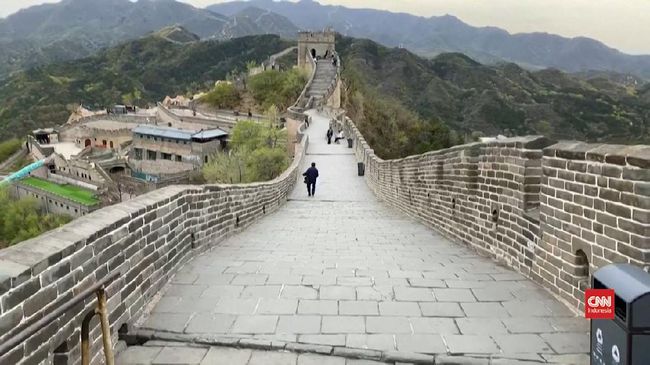 Dua turis Senegal dilarang mengunjungi Tembok China (Great Wall), setelah masuk ke salah satu situs yang belum selesai dibangun.