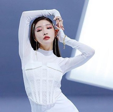 Lirik Lagu Stay Tonight - Chungha