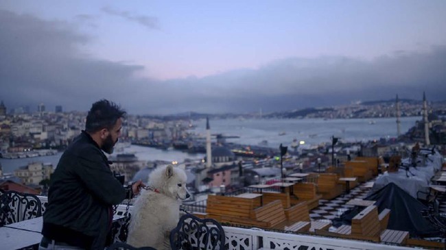 FOTO: Melintasi Dua Benua Via Selat Bosphorus