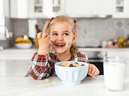 4 Tips Mengontrol Berat Badan Anak Overweight Tanpa Diet