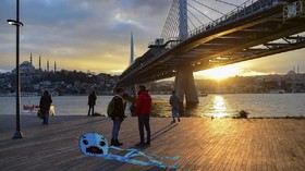 FOTO: Melintasi Dua Benua Via Selat Bosphorus