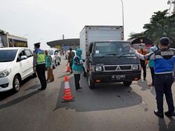 Ngumpet di Tumpukan Krupuk Hindari Razia, Pemudik Ini Tetap Keciduk Polisi