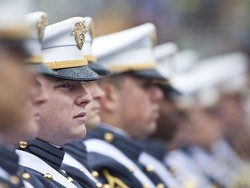 Trump Akan Pidato di Acara Kelulusan Akademi Militer Saat Pandemi Corona