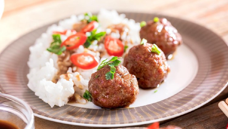 Thai cuisine, meatballs with rice, close-up