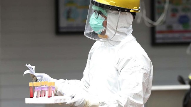 A health worker carries blood samples during a rapid test for the new coronavirus at a hospital in Jakarta, Indonesia, Tuesday, April 28, 2020. The new coronavirus causes mild or moderate symptoms for most people, but for some, especially older adults and people with existing health problems, it can cause more severe illness or death. (AP Photo/Achmad Ibrahim)
