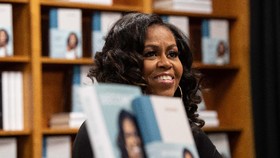 Michelle Obama Beri Pesan Mendalam dalam Dear Class of 2020