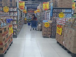 PSBB Diterapkan, Begini Situasi Supermarket dan Mal di Surabaya