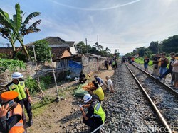 Berjemur Dekat Rel, Nenek di Blitar Tewas Terserempet Kereta Api