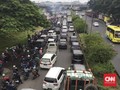 Hari Pertama PSBB, Akses Masuk Surabaya Macet Total