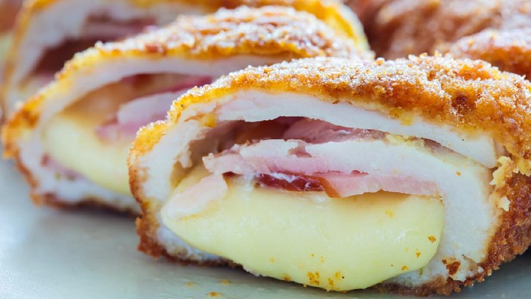 Cordon bleu speciality (rolls with chicken breast, ham and cheddar cheese)