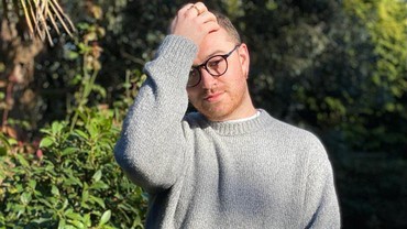 img-title Jomblo Saat Karantina Diri, Sam Smith Ikut Kencan Online