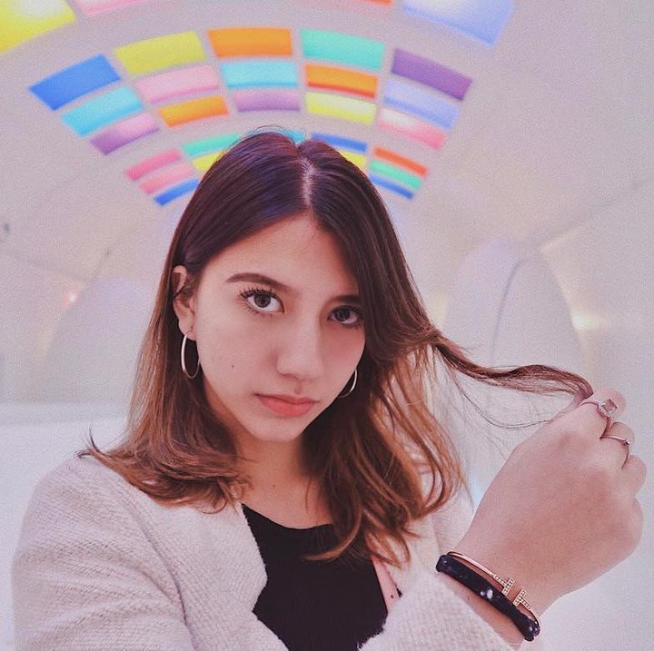 <p>Cassandra Lee sudah membintangi sederetan judul sinetron di Indonesia. Aktris dengan garis wajah tajam ini lebih sering mendapat peran antagonis daripada protagonis. (Foto: Instagram@cassandraslee)</p>