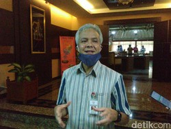 Ganjar Senang Banyumas Dibantu Alat Rapid Test oleh Ridwan Kamil