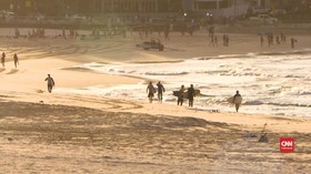 VIDEO: Sukacita Surfer Terbebas Isolasi di Pantai Bondi