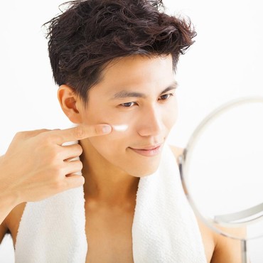 Jangan Malas, Ini Pentingnya Pakai Sunscreen Bagi Pria