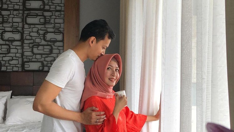 Fedi Nuril Fedi Nuril dan istrinya.